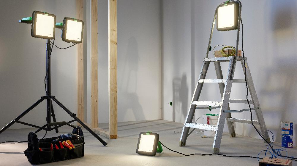 Strahlkraft ohne Ende: Schneider Electric präsentiert eine neue Generation von LED-Arbeitsleuchten