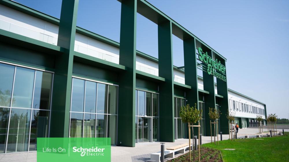 Schneider Electric stärkt Energiewende in Europa mit neuer Smart Factory in Ungarn