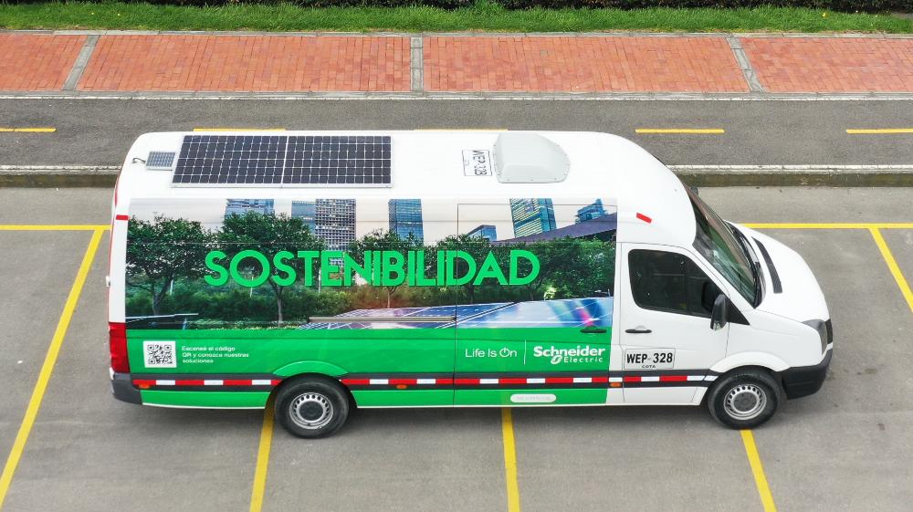 El automóvil que recorre Colombia con las novedades del sector energético para los hogares y las industrias