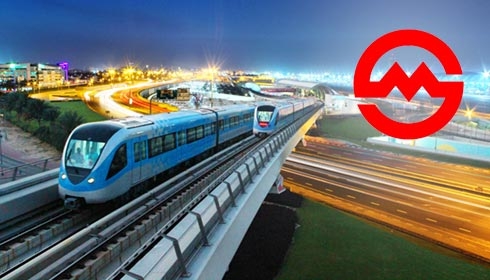Snímek vlaku v Dubaji s logem šanghajského metra na obrázku