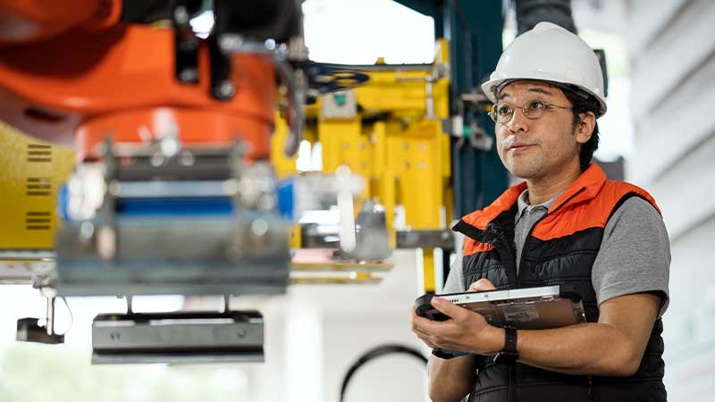 engineer working in a production line conveyor on in Battery Manufacturing plant