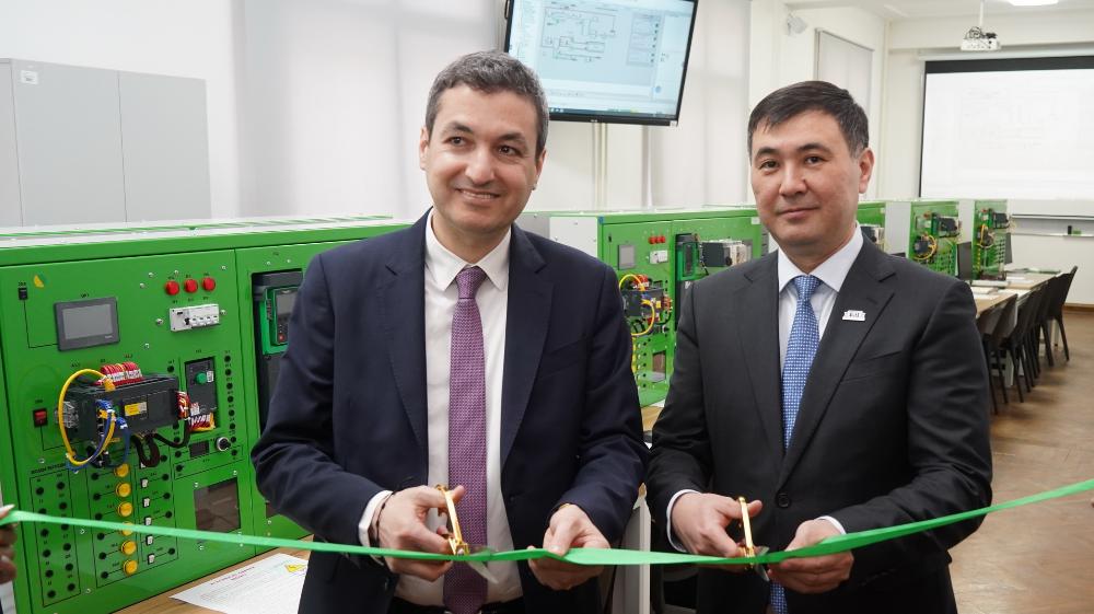 В КБТУ открылась лаборатория промышленной автоматизации Schneider Electric