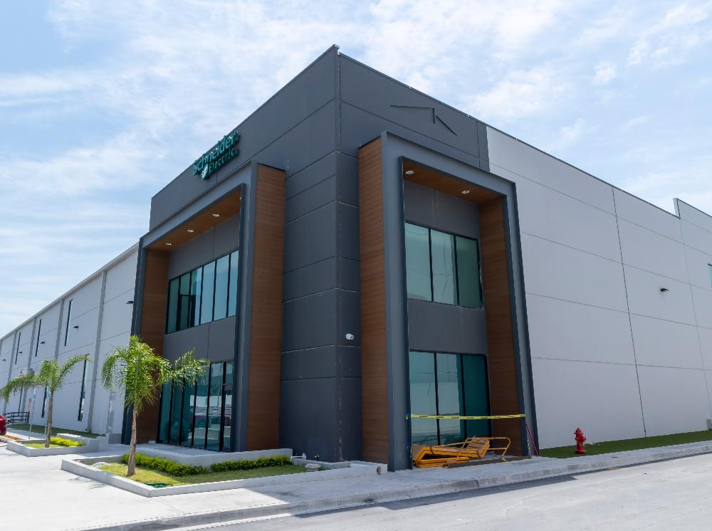Schneider Electric celebra 25 años en Nuevo León con la apertura de su décima planta en el país invirtiendo $29.4 millones de dólares.pdf