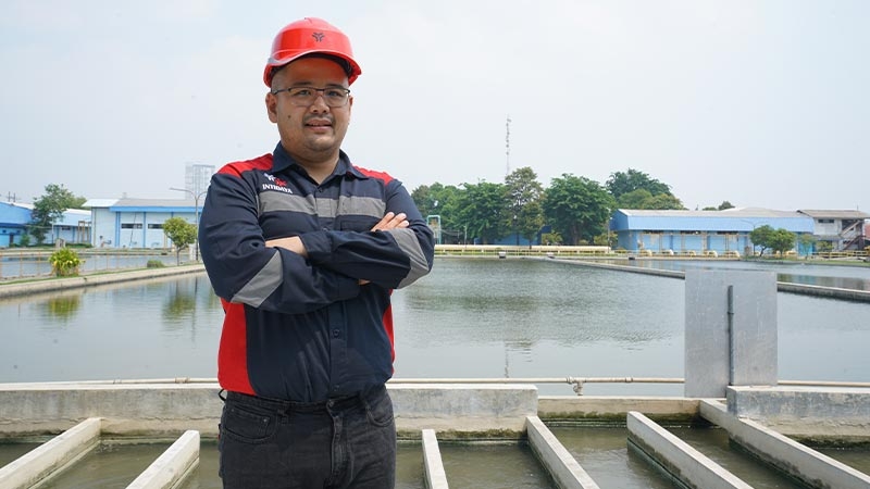 A person standing with his arms crossed