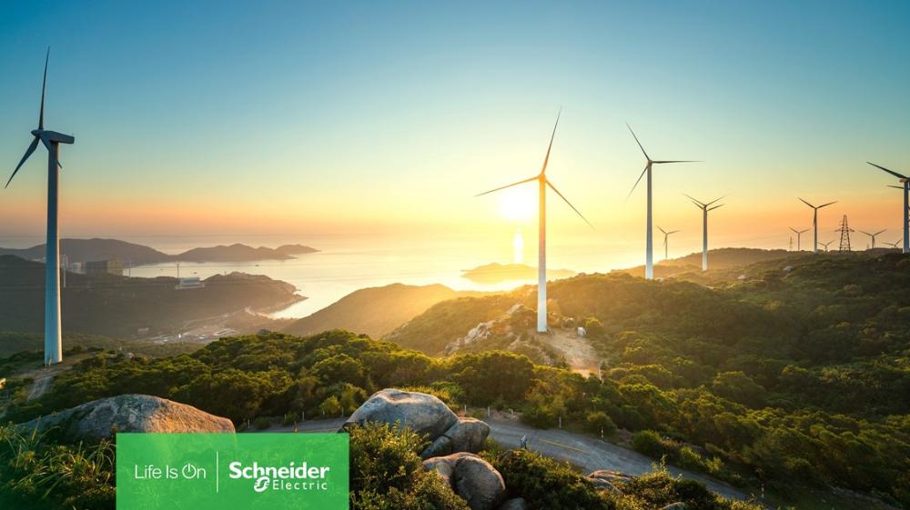 Schneider Electric uppmanar till större satsningar för att påskynda energiomställningen och hantera energikrisen