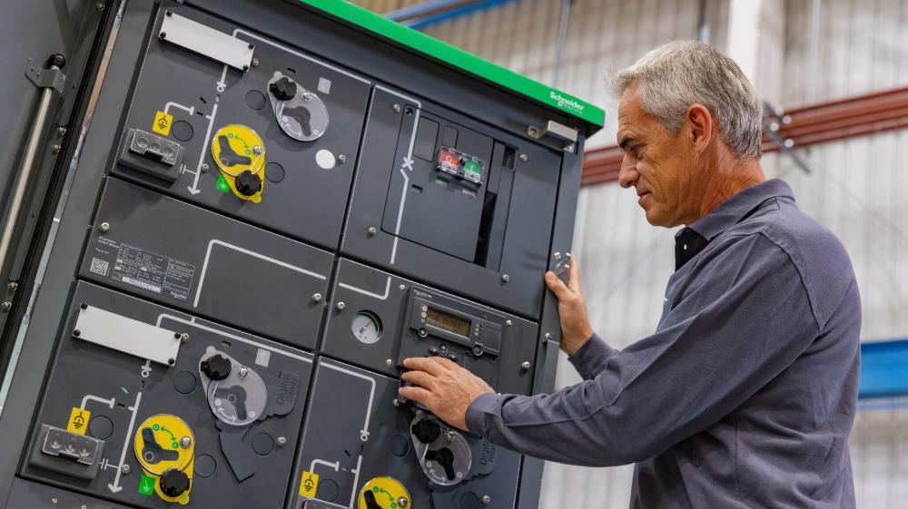 Schneider Electric launches next generation switchgear, Ringmaster AirSeT