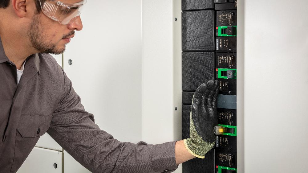 Schneider Electric Launches Next Generation PowerPacT Circuit Breaker Series at NECA Nashville 2021