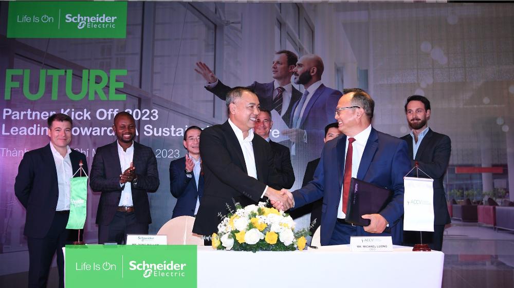 Schneider Electric Schneider Electric ký kết hợp tác chiến lược cùng Asia Clean Capital Việt Nam (ACCV) trong việc giảm phát thải các bon đối với các tòa nhà thương mại và công nghiệp