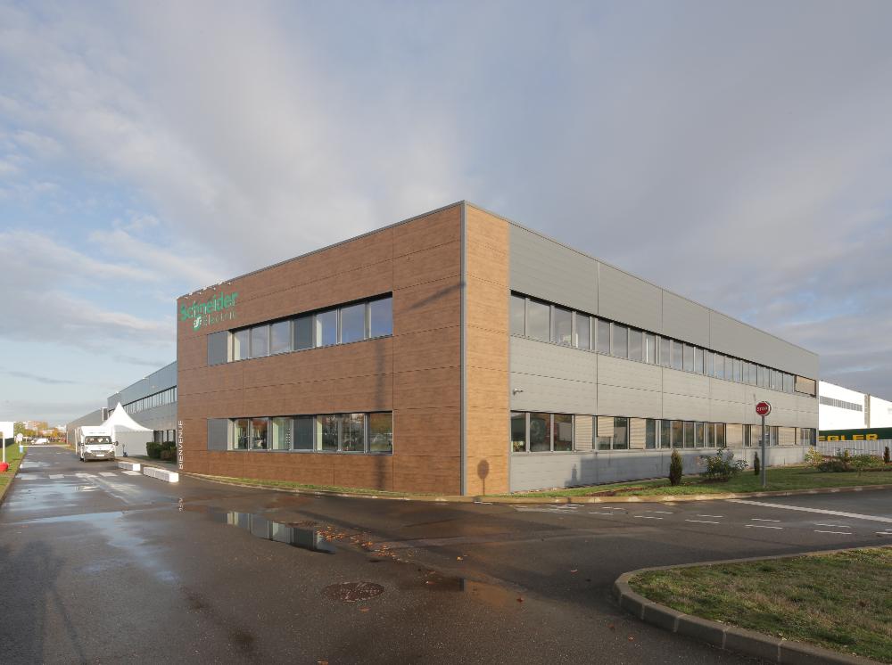 Schneider Electric Smart Distribution Center in Evreux, France, leverages EcoStruxureTM to improve operational and energy efficiency (.jpg, Picture)