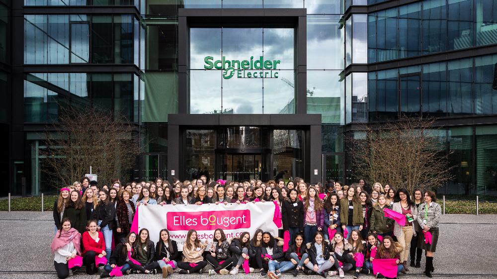 Schneider Electric et Elles bougent® mettent en place des actions concrètes pour favoriser les recrutements des profils féminins dans l’industrie