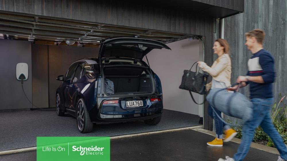 Schneider Electric France électrifie sa flotte automobile et équipe ses collaborateurs d’une borne de recharge