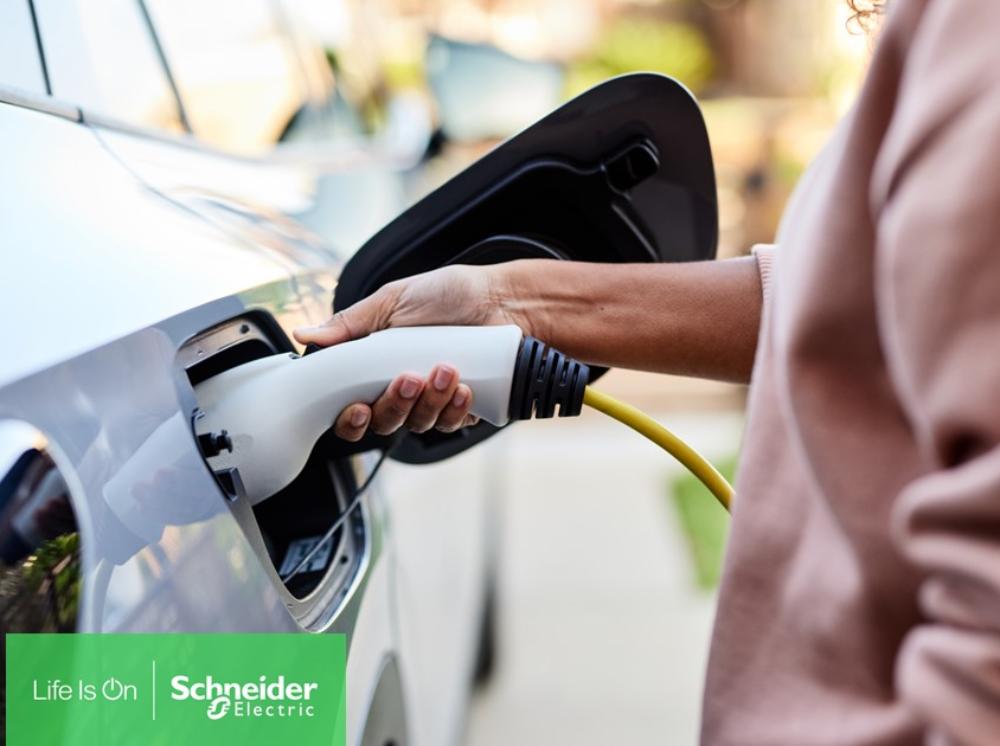 Schneider Electric accélère l’adoption des véhicules électriques avec des solutions de recharge rapides, intelligentes et fiables